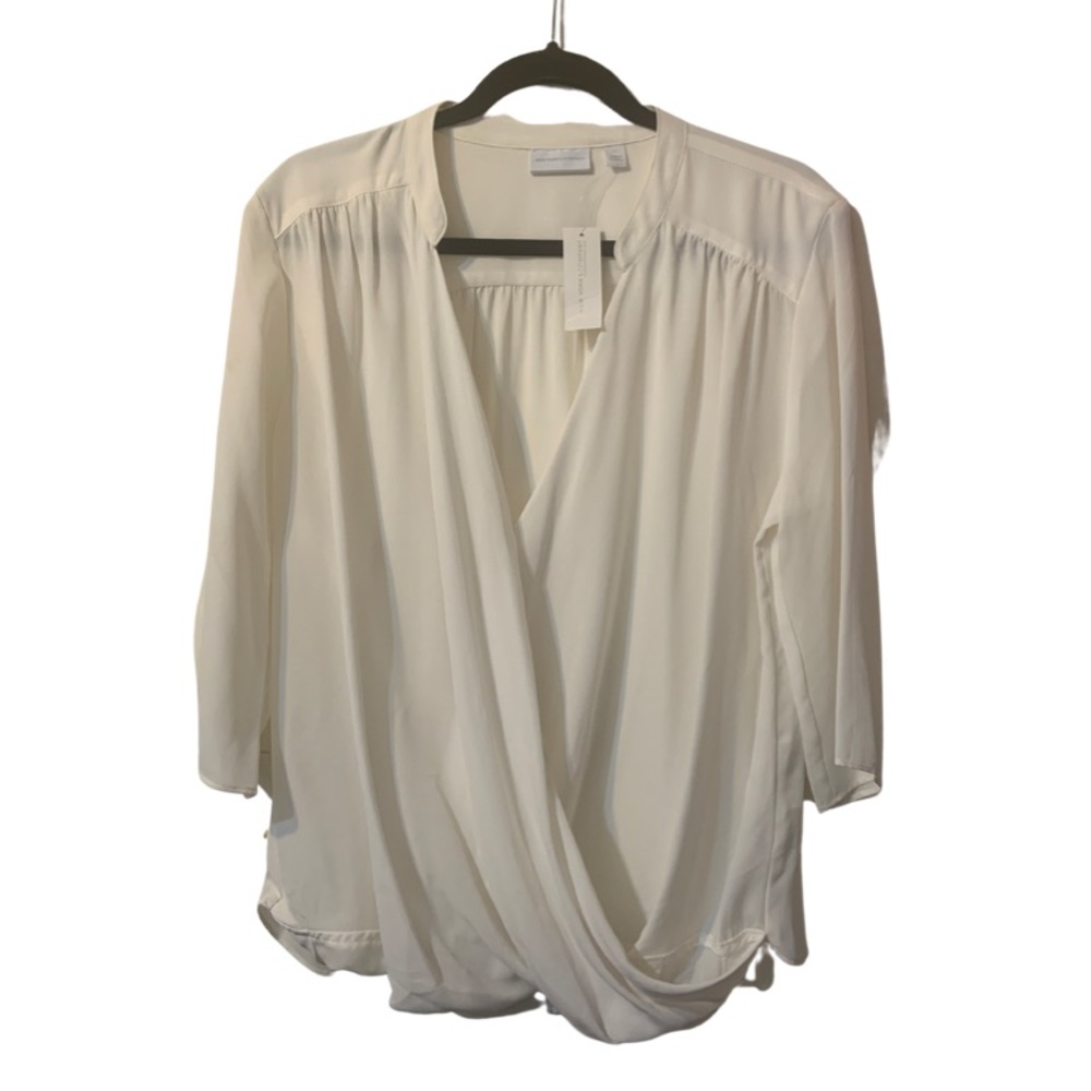 CLASSY NWT WHITE ‘NY&C’ BLOUSE!!